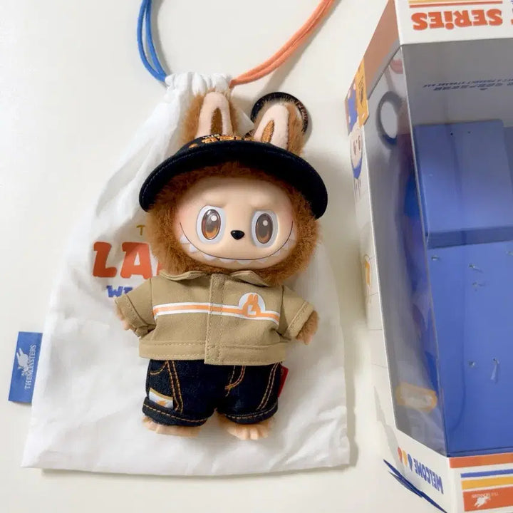 [BUNJANG] Pop Mart Shopkeeper Labubu Keyring / 팝마트 수상한 편의점 점장라부부(정품)