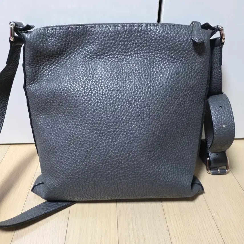 [BUNJANG] Fendi Selleria Messenger Bag / 펜디 정품 셀러리아 메신저백