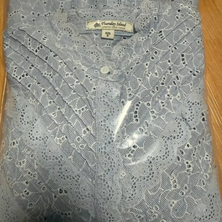 [BUNJANG] Thursday Island Eyelet Lace Blouse / 써스데이아일랜드(Thursday Island) 펀칭 아일렛 블라우스