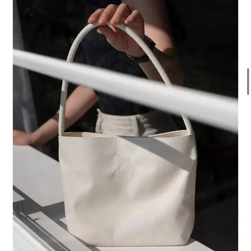 [SOLD OUT] 무쿠앤에보니 Nearest Bag 크림