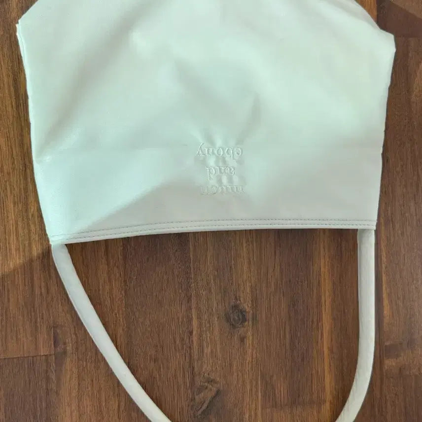 [SOLD OUT] 무쿠앤에보니 Nearest Bag 크림