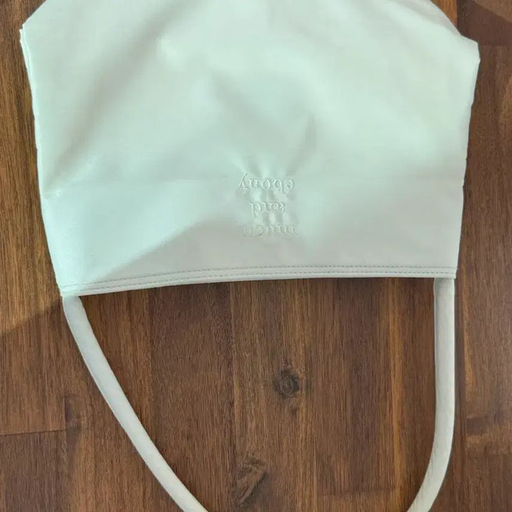 [SOLD OUT] 무쿠앤에보니 Nearest Bag 크림
