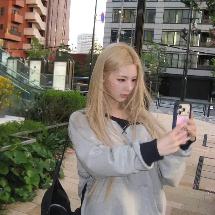 [BUNJANG] Ronron Off-Shoulder Sweatshirt / 론론 오프숄더 스웻셔츠 맨투맨 아이들 미연 착용