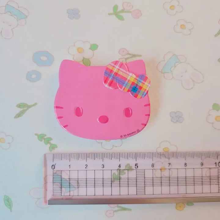 [BUNJANG] Sanrio Hello Kitty Gingham Check Pink Can Badge / 일본정품)산리오 헬로키티 깅엄체크 핑크 캔뱃지