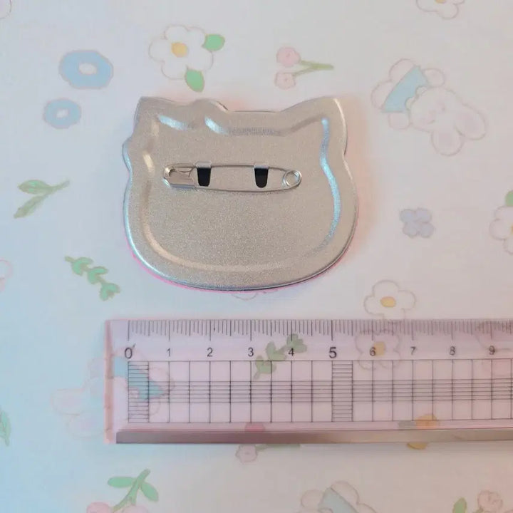 [BUNJANG] Sanrio Hello Kitty Gingham Check Pink Can Badge / 일본정품)산리오 헬로키티 깅엄체크 핑크 캔뱃지