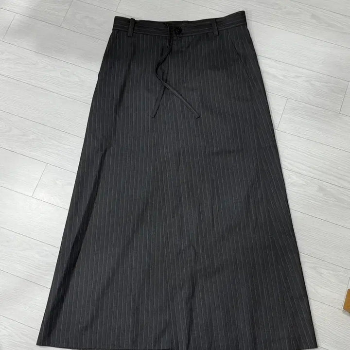 [BUNJANG] Low Classic Stripe Skirt Charcoal S / 로우클래식 스트라이프 스커트 차콜 S