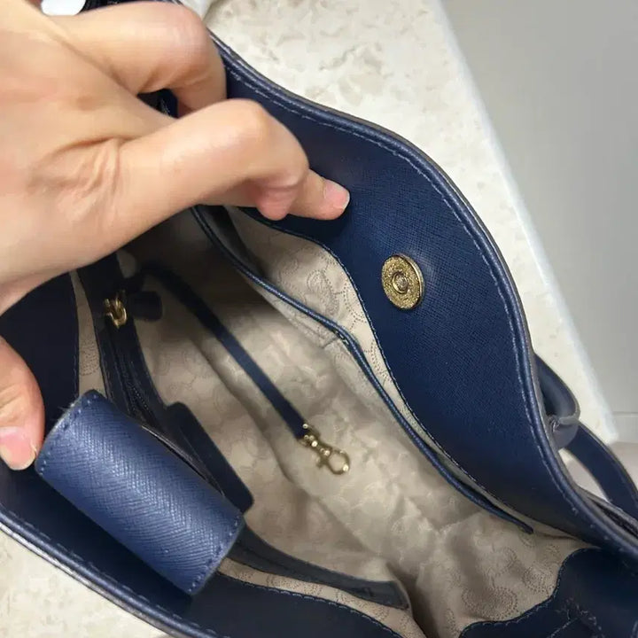 [BUNJANG] Michael Kors Gold Navy Handbag / 마이클코어스 금장 네이비 M
