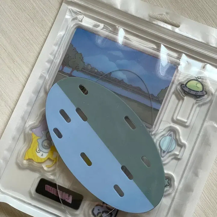 [BUNJANG] IU Summer Alien Acrylic Rotating Stand (Sealed) / 아이유 팬밋업 팬미팅 바이 썸머 에일이언 아크릴 회전 스탠드 (미개봉)