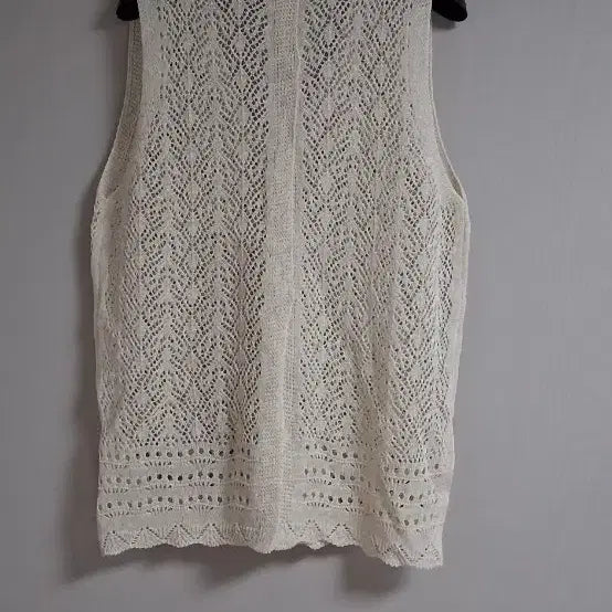 [BUNJANG] V-Neck Punching Knit Vest / (새상품)브이넥 펀칭 니트베스트