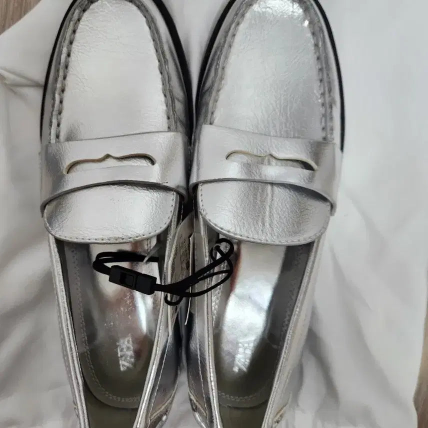 [BUNJANG] ZARA Loafers Silver / 자라 로퍼 실버