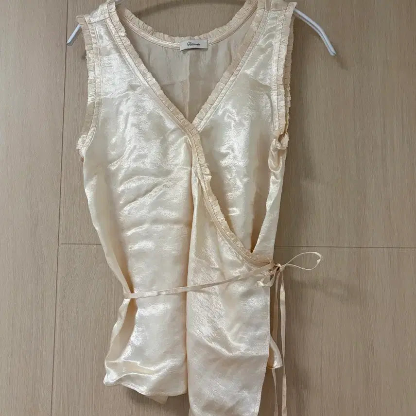 [SOLD OUT] 모네 리본빛 블라우스