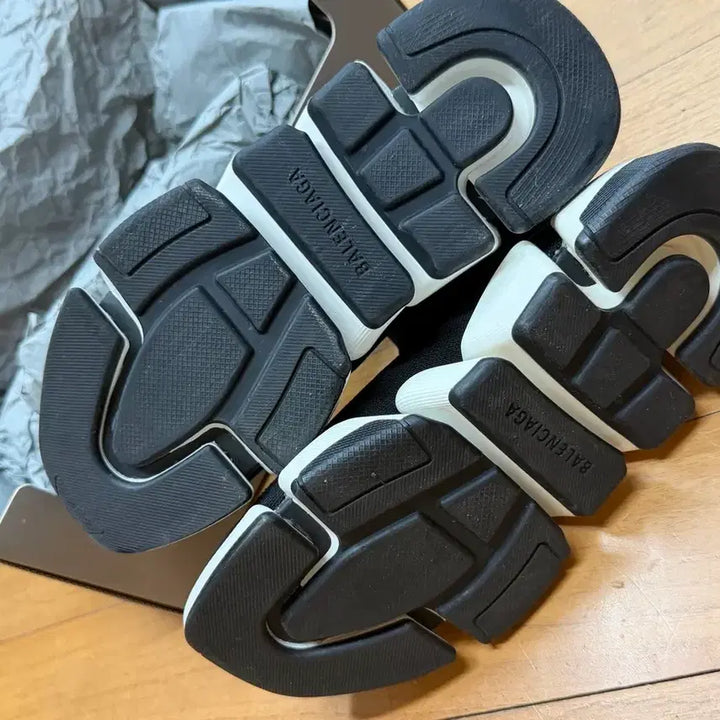 [BUNJANG] Balenciaga Speedrunner 2.0 Sneakers / 발렌시아가 스피드러너 2.0