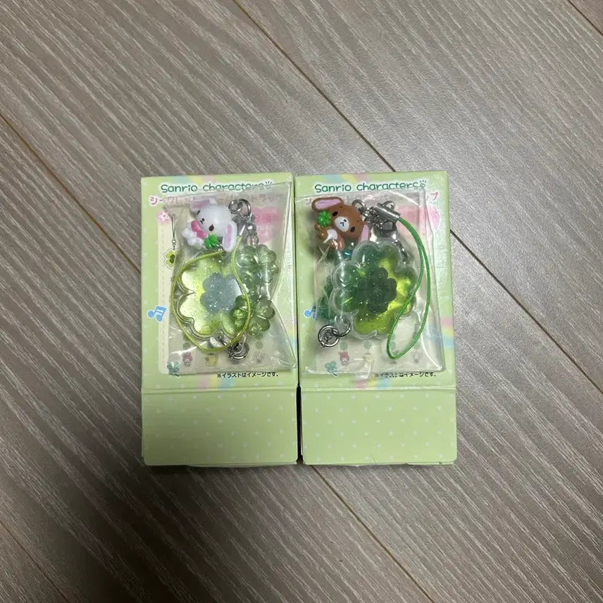 [BUNJANG] Sanrio Heisei Four-Leaf Clover Strap Keyring - Shirousa Kurousa / 산리오 헤이세이 네잎클로버 클로버 스트랩 키링 시로우사 쿠로우사