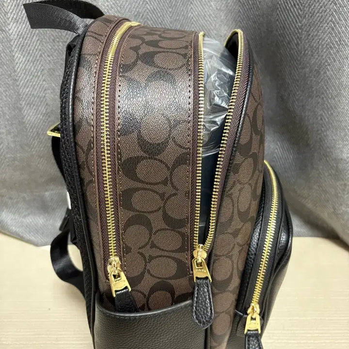 [SOLD OUT] 코치 백팩 미사용 제품 입니다.