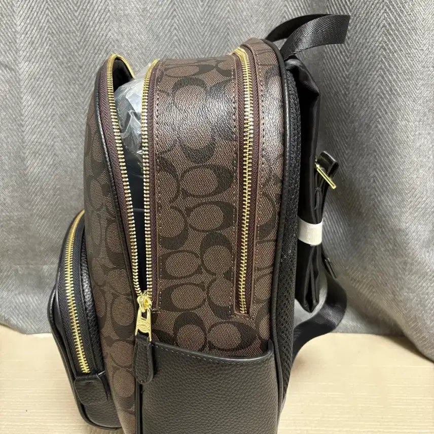 [SOLD OUT] 코치 백팩 미사용 제품 입니다.