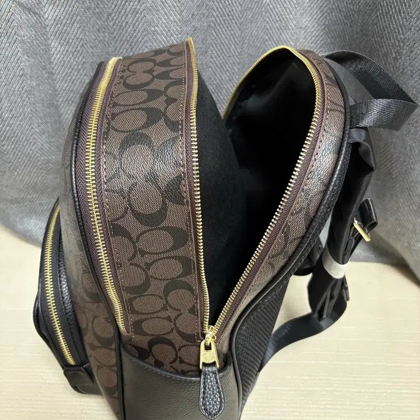 [SOLD OUT] 코치 백팩 미사용 제품 입니다.