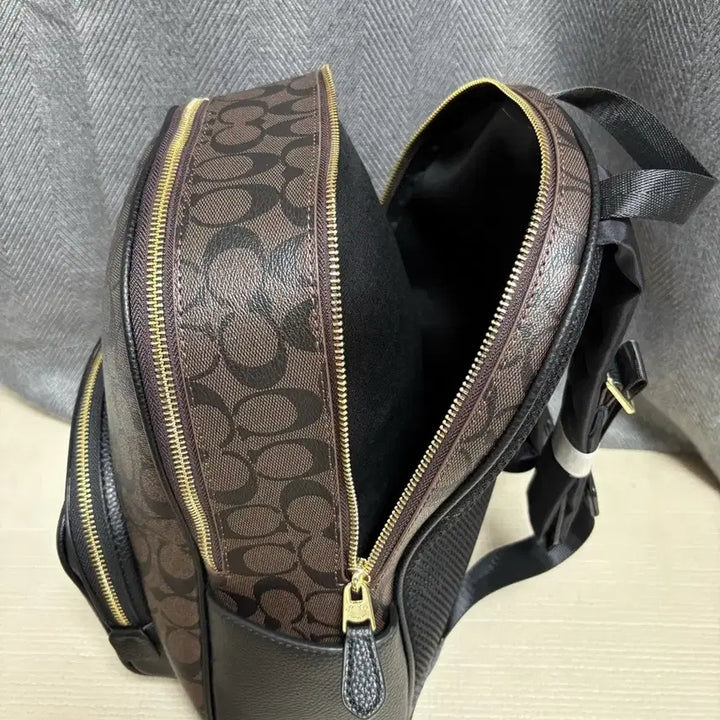 [SOLD OUT] 코치 백팩 미사용 제품 입니다.