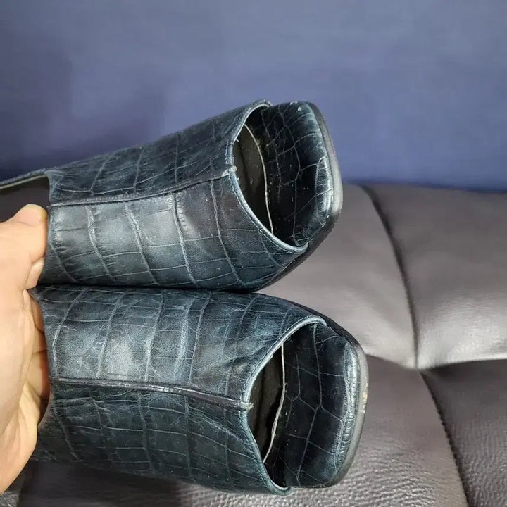 [BUNJANG] Leather Crocodile Pattern Open-toe Heels / 가죽 크록커다일 패턴 오픈토