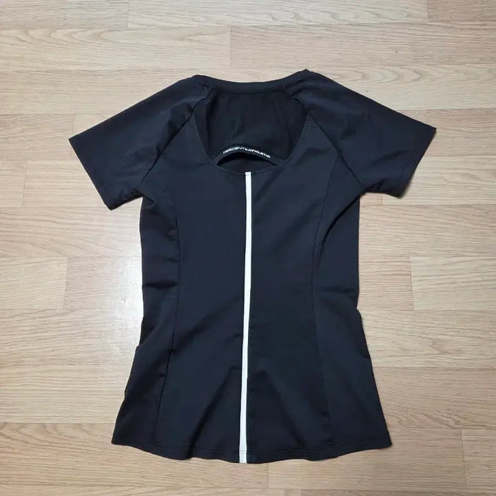 [SOLD OUT] 데상트 기능성 반팔티 S(90)