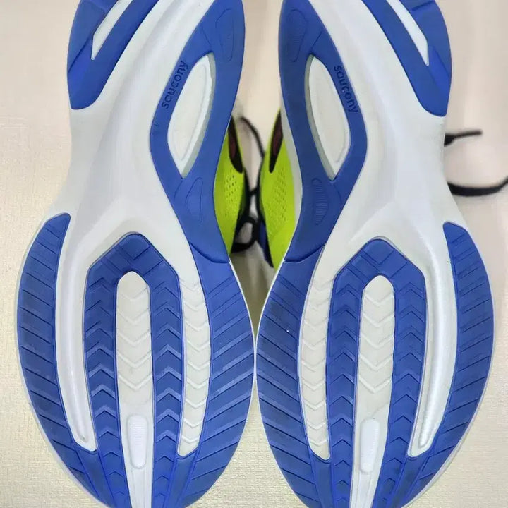 [BUNJANG] Saucony Guide 15 Running Shoes / 써코니 가이드 15 러닝화 형광 250mm