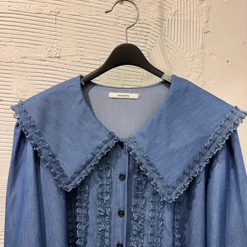 [SOLD OUT] 안나디바 데님컬러 빅카라 블라우스