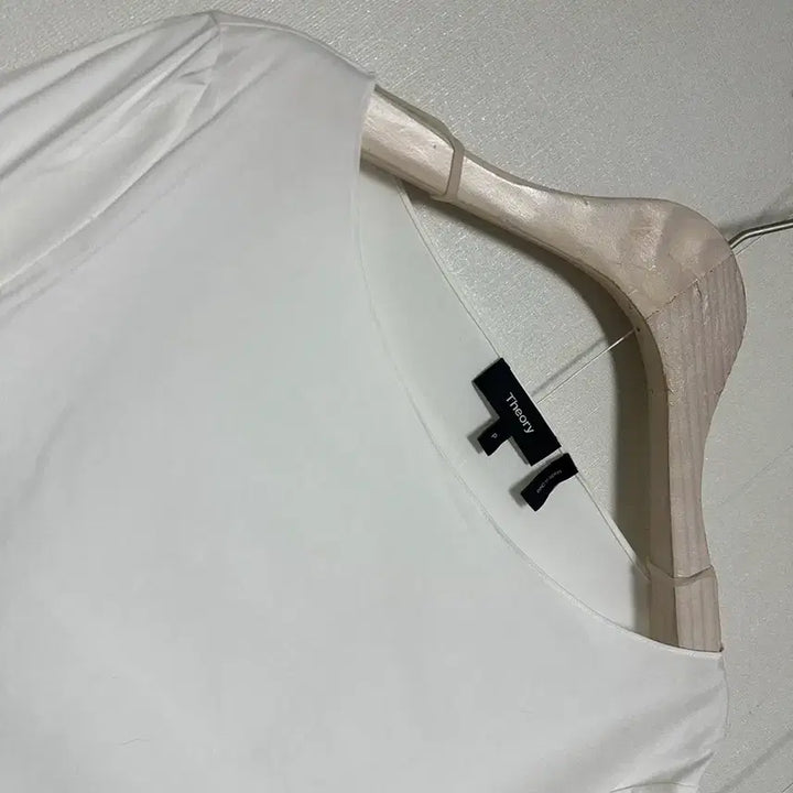 [SOLD OUT] 띠어리 보우트넥 화이트 스판 블라우스