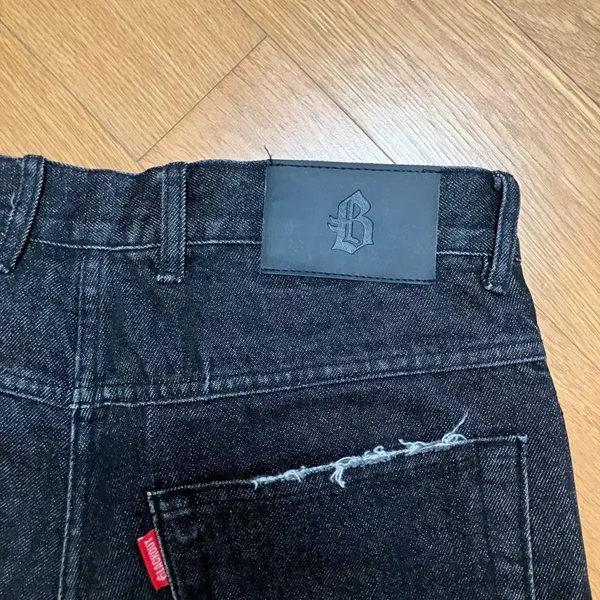 [SOLD OUT] 블랙아웃 카펜터 블랙 데님 팬츠 M