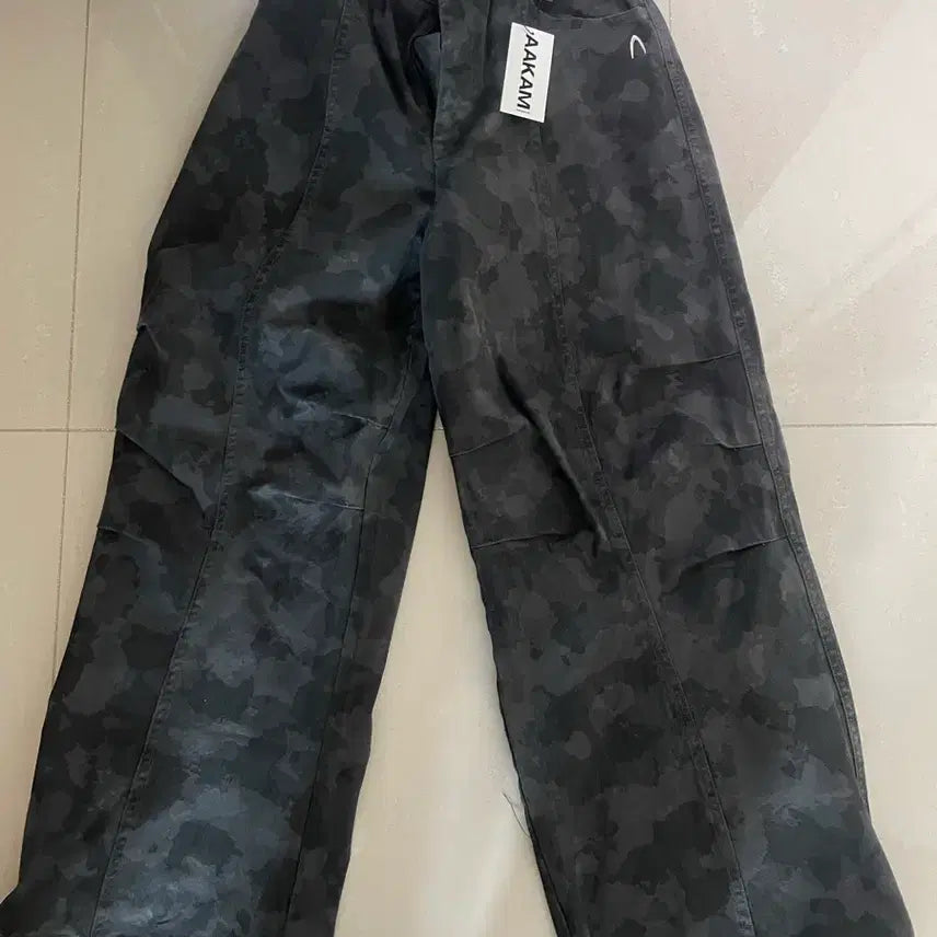 [BUNJANG] AAKAM Camouflage Pintuck Pants Size 2 / AAKAM 아캄 카모플라쥬 핀턱 팬츠 사이즈2 택새제품