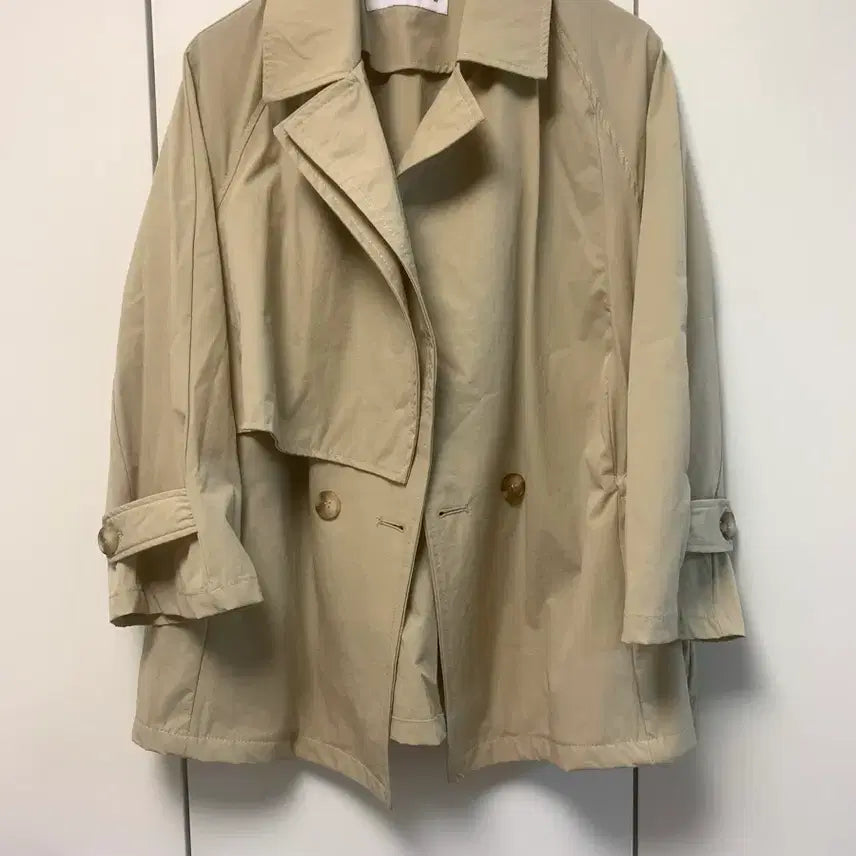 [BUNJANG] JEIKKI Beige Short Trench Jacket / JEIKKI 브랜드의 베이지 색상 숏 트렌치 자켓