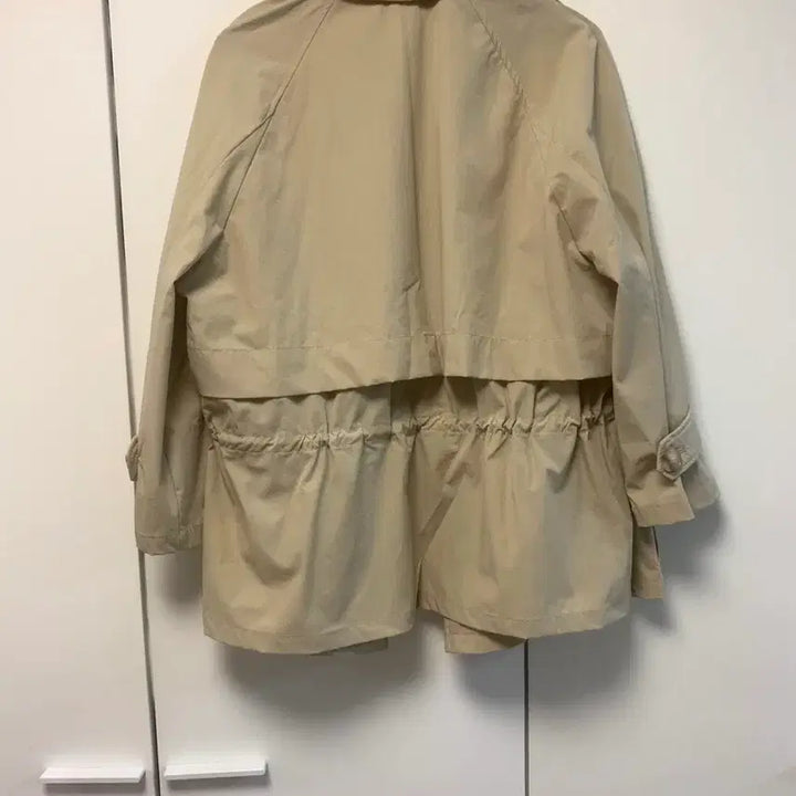[BUNJANG] JEIKKI Beige Short Trench Jacket / JEIKKI 브랜드의 베이지 색상 숏 트렌치 자켓