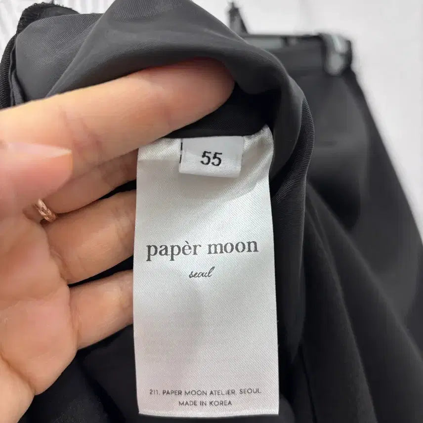 [SOLD OUT] 페이퍼문 커팅디자인 블랙 스커트