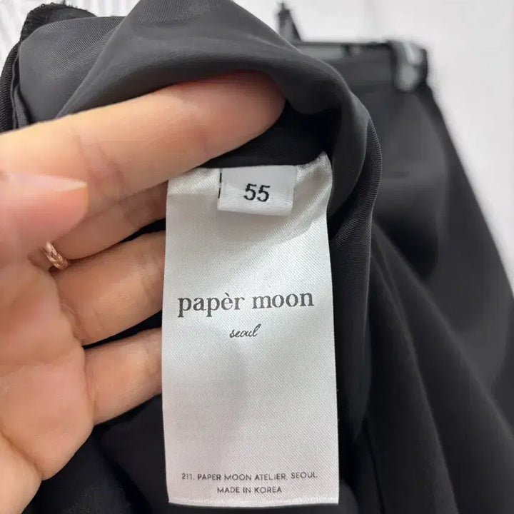 [SOLD OUT] 페이퍼문 커팅디자인 블랙 스커트