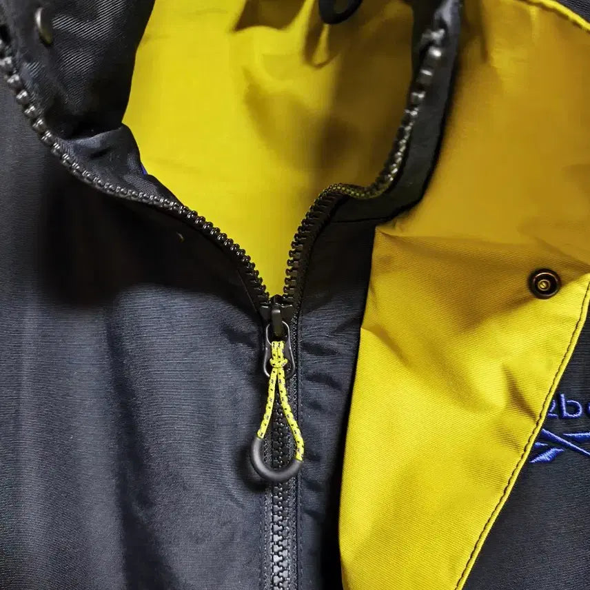 [SOLD OUT] 리복 공용 오버핏 M사이즈(95-100)CL클래식 레트로 우븐 자켓