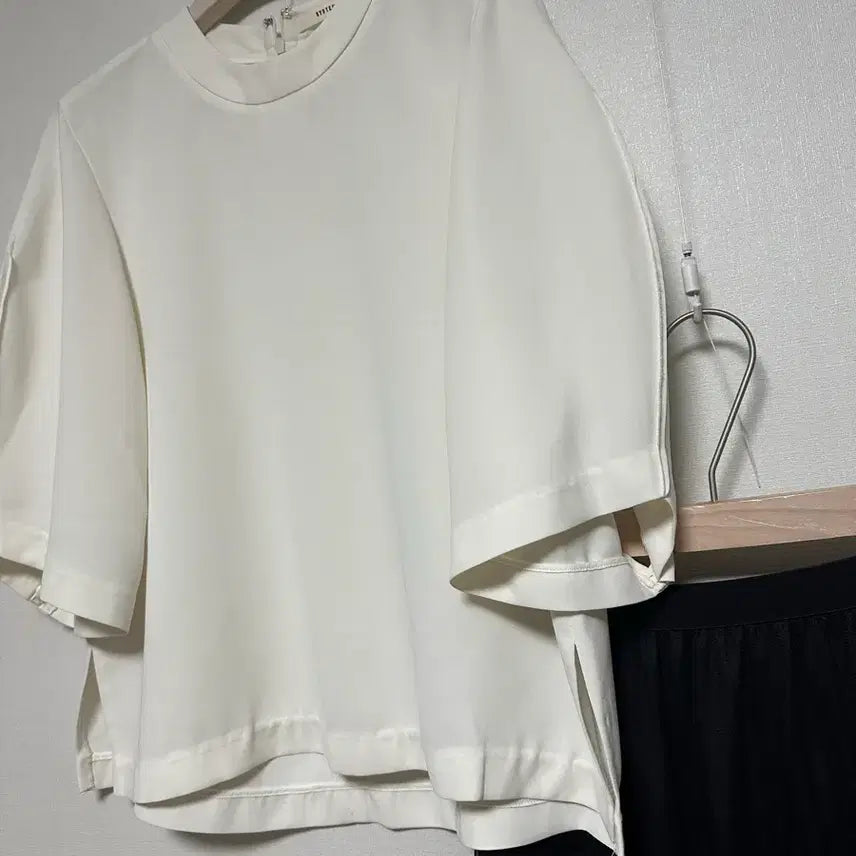 [BUNJANG] System Slit Sleeve Silk Blouse / 시스템 절개 슬리브 실켓 블라우스