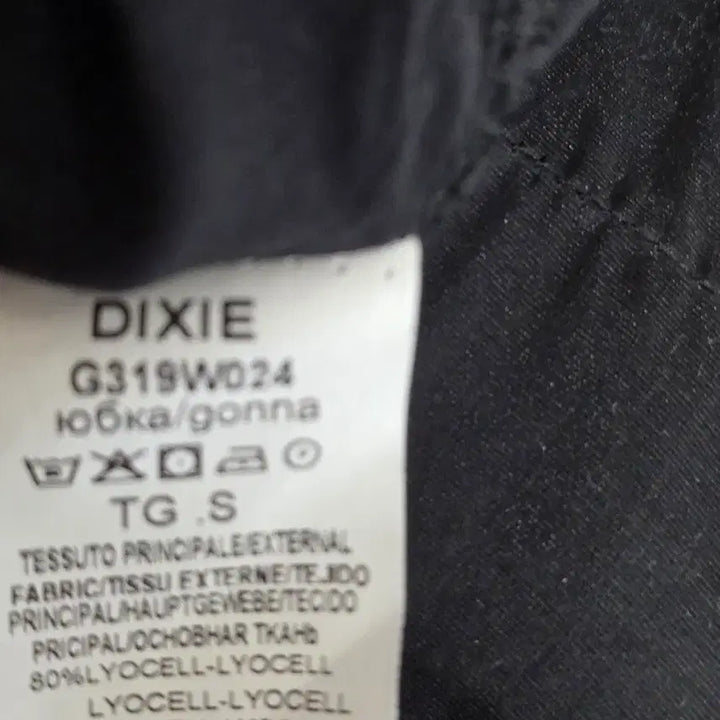 [BUNJANG] Black Embroidered Skirt Size 55 / 이태리 블랙 스커트 55