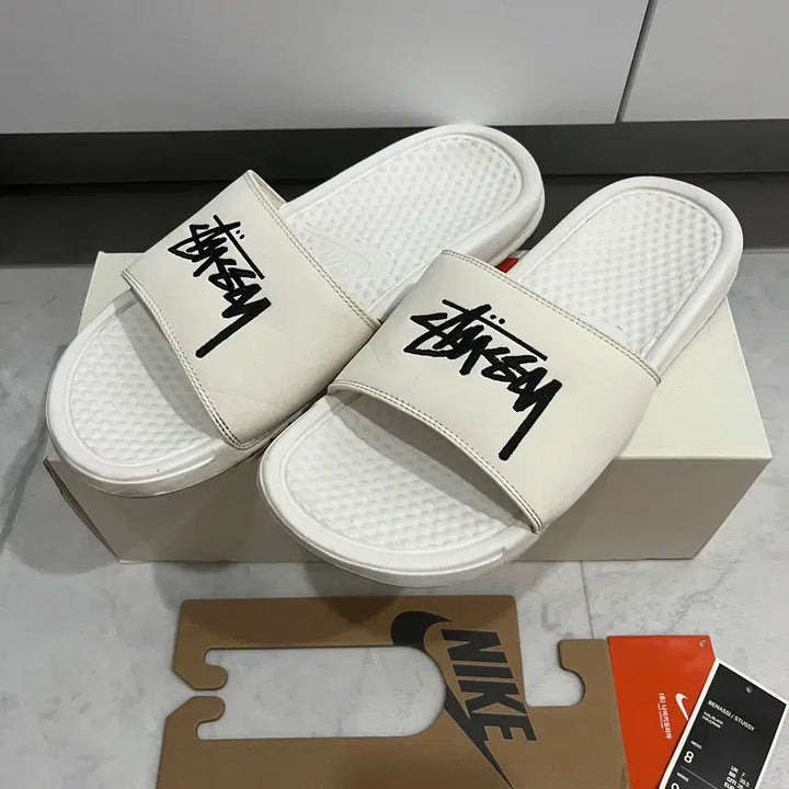 [BUNJANG] Nike x Stussy Benassi Slide Sandals / 나이키 x 스투시 베나시 슬라이드 슬리퍼
