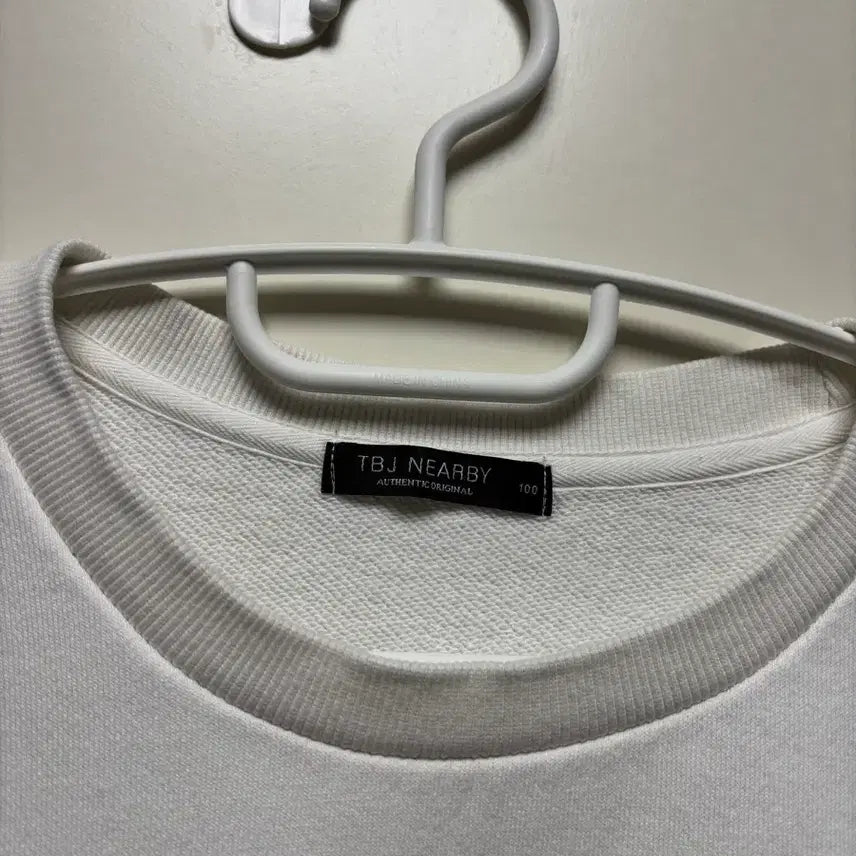 [BUNJANG] TBJ White Sweatshirt Size 100 / TBJ 화이트 맨투맨 100사이즈