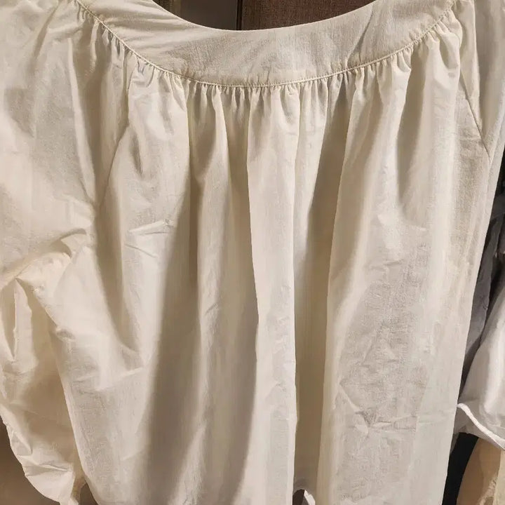 [BUNJANG] SIE Ruffle Blouse Ivory / 시에 러플 블라우스