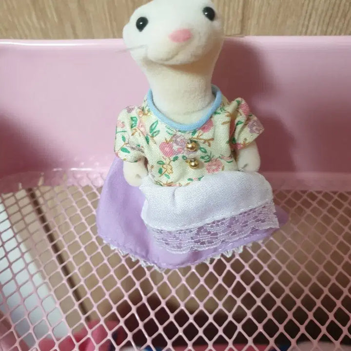 [BUNJANG] Sylvanian Families White Otter Mother / 실바니안 흰수달 엄마