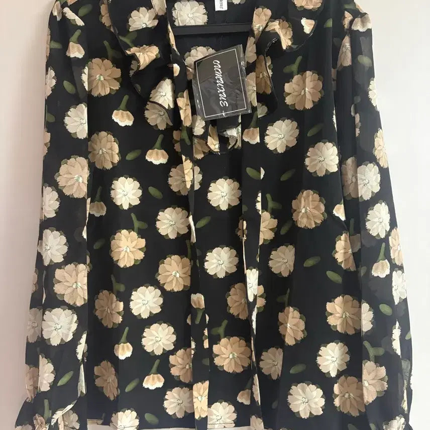 [BUNJANG] Modern Chiffon Flower Blouse / 모던한 쉬폰 플라워 블라우스 새상품