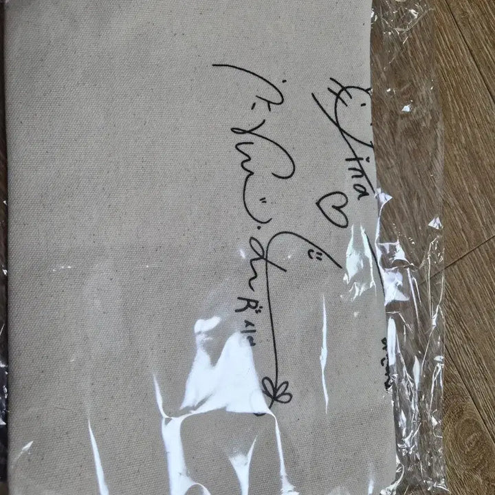 [BUNJANG] QWER Good Neighbors Eco Bag &amp; Booklet / qwer 1집 굿네이버스 에코백 및 책자