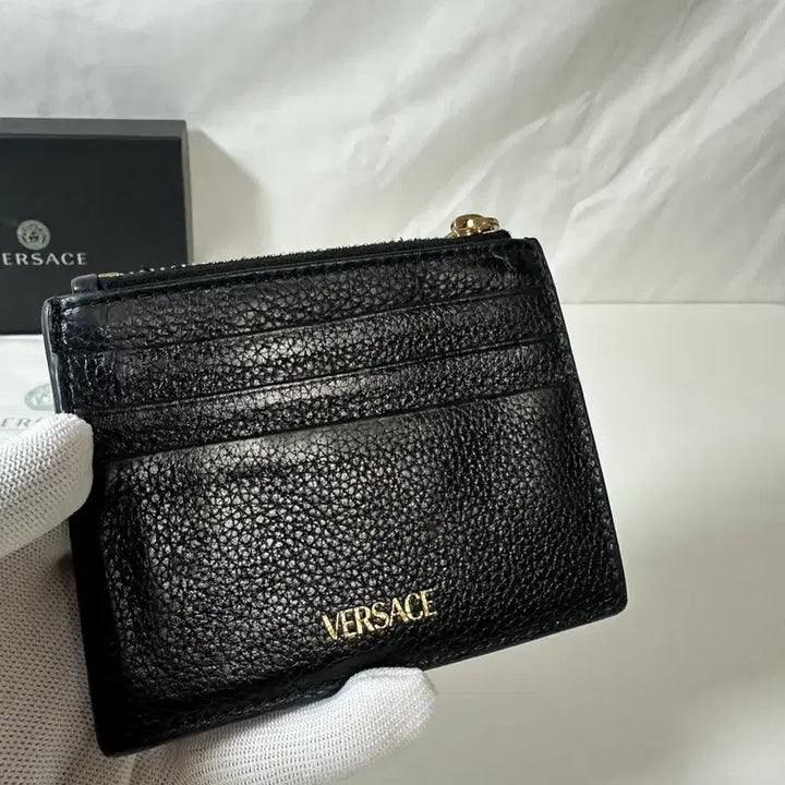 [BUNJANG] Versace V Logo Zipper Card Holder Black / 베르사체 V로고 지퍼 카드지갑 블랙 (OS)