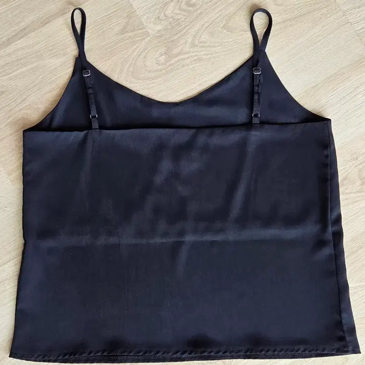 [BUNJANG] Matte Satin Adjustable Spaghetti Strap Tank Top / 무광택 새틴 끈 조절 나시( 새상품)