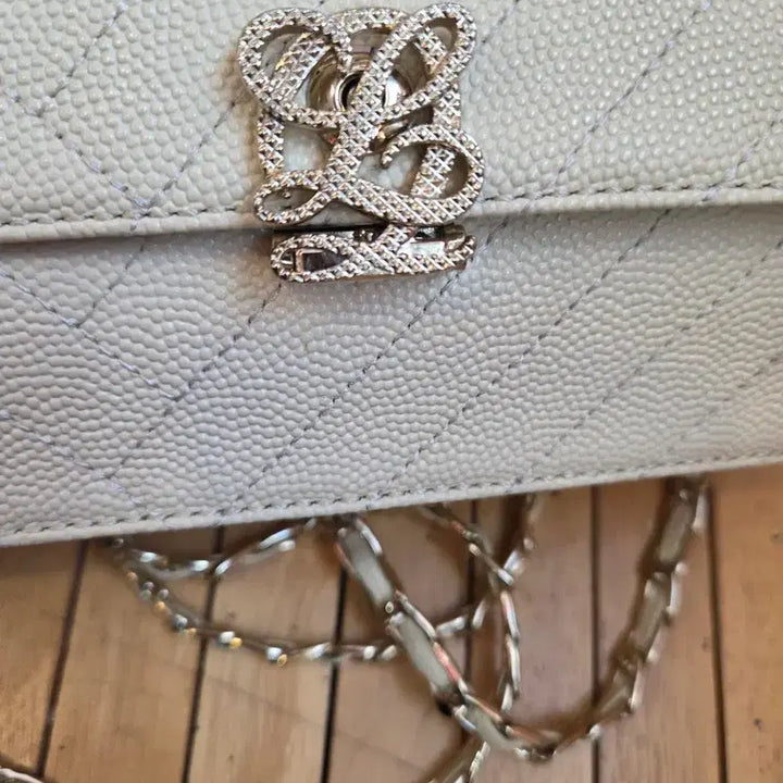 [BUNJANG] Louis Quatorze Ivory Quilted Chain Shoulder Bag / 루이가또즈 아이보리 퀼팅 체인 숄더백
