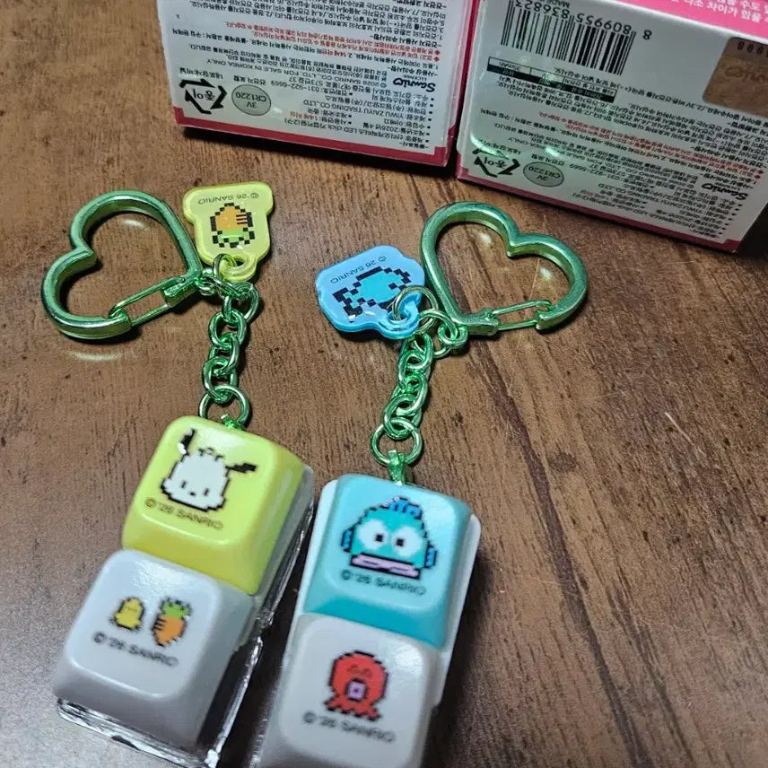 [SOLD OUT] 산리오 캐릭터즈 LED  키캡 클릭 키링 한교동 포차코