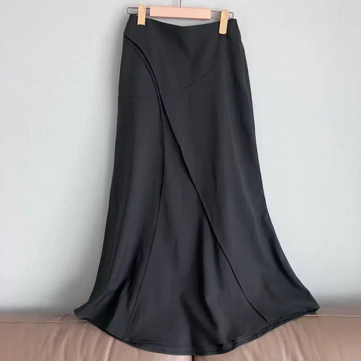 [SOLD OUT] 구매가 8만원대 무료배송 새상품 hautte 롱치마