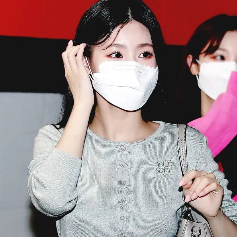 [BUNJANG] Miyeon Mischief Crop Cardigan / 미연 미스치프 크롭 가디건