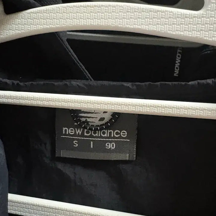[BUNJANG] New Balance Windbreaker Jacket / 뉴발란스 바람막이