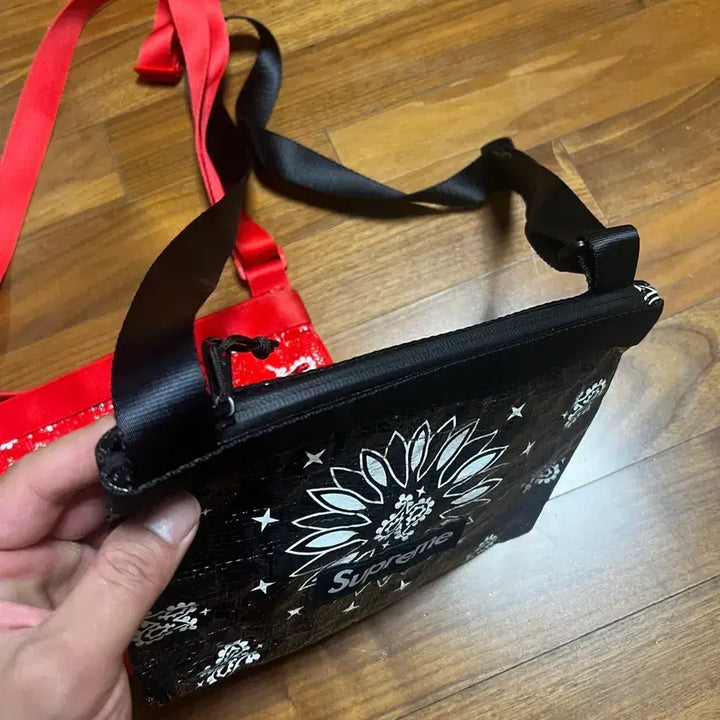 [BUNJANG] Supreme Paisley Shoulder Bag Red/Black / 슈프림 페이즐리 숄더백 레드/블랙 커플