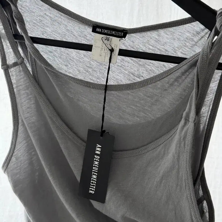 [BUNJANG] Andersson Bell Twist Sleeveless Top / 앤드뮐미스터 트위스트 슬리브리스
